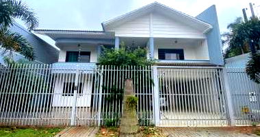 Casa com 311m² de área construída em Cascavel/PR