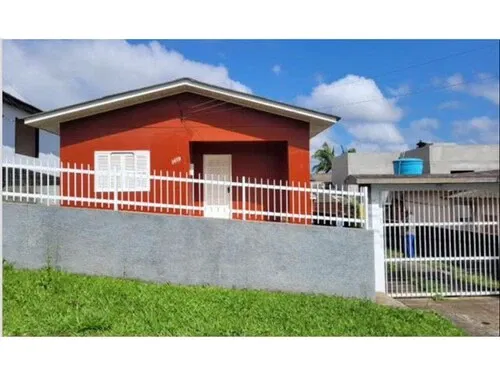 Casa Ocupada em Jardim Mareli com Garagem