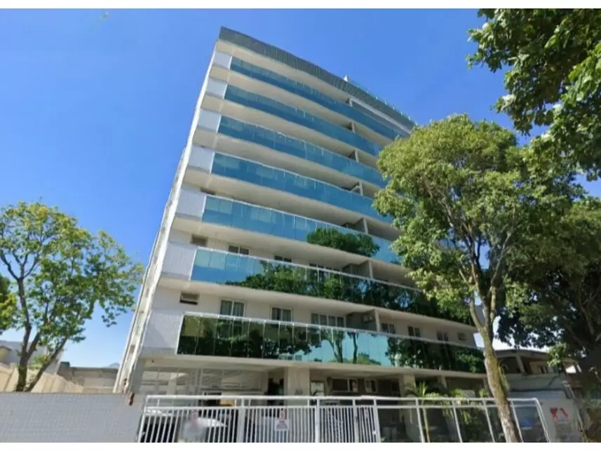 Apartamento com 2 Vagas em Leilão