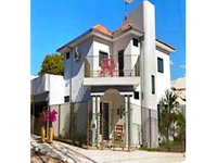 Sobrado com 348,75m², 4 suítes, garagem para 2 veículos, varanda gourmet