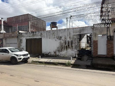 Casa com 2 quartos, 121m² de área privativa e 200m² de terreno