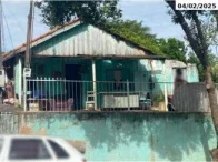 Conjunto de 3 Casas em Terreno de 484m² com Potencial