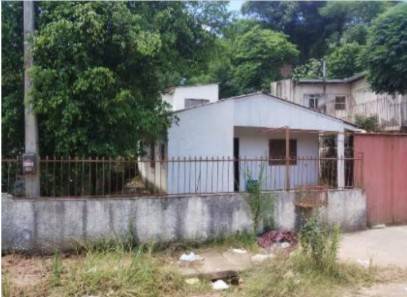 Casa com 129m², 3 quartos, ocupada, ideal para investimento