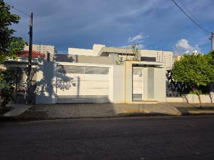 Casa Ocupada com 197m² de Área Construída