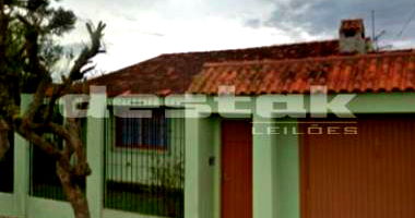 Casa com Suíte e Churrasqueira em Pelotas/RS