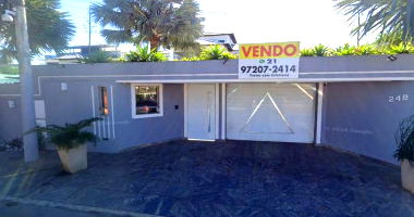 Mansão com 9 suítes, piscina, sauna, cinema e garagem para 10 carros