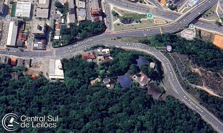 Casa de madeira com 1 quarto e 32m² em lote de 243m²