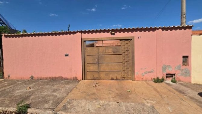 Casa com 4 quartos e 2 banheiros, 197 m², ocupada