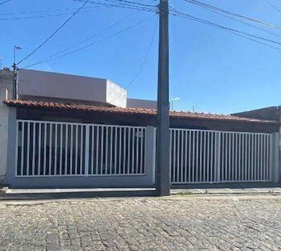 Casa Padrão com 1 Vaga de Garagem em Formiga/MG