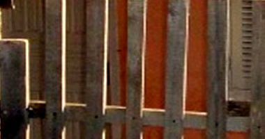 Casa em terreno de 360m² com 60m² construída em estado ruim