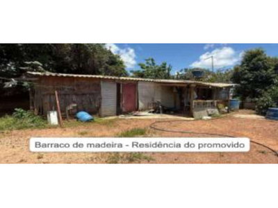 Terreno com 1.000m² e Barraco em Condomínio Fechado