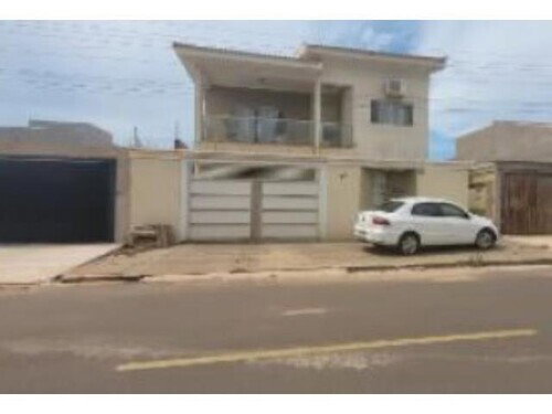 Casa residencial com 2 quartos e 3 banheiros, 315,15m² construídos, ocupada