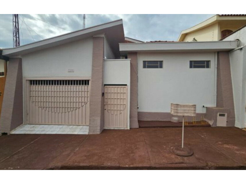 Casa com 250m² de terreno e 121m² construída, ocupada