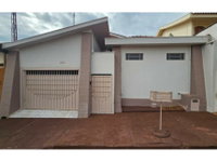 Casa com 250m² de terreno e 121m² construída, ocupada