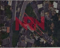 Casa com 2 casas sobrepostas e garagem em Jardim Santa Luzia
