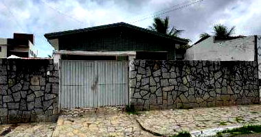 Casa com 110m² construída, ocupada, em localização estratégica