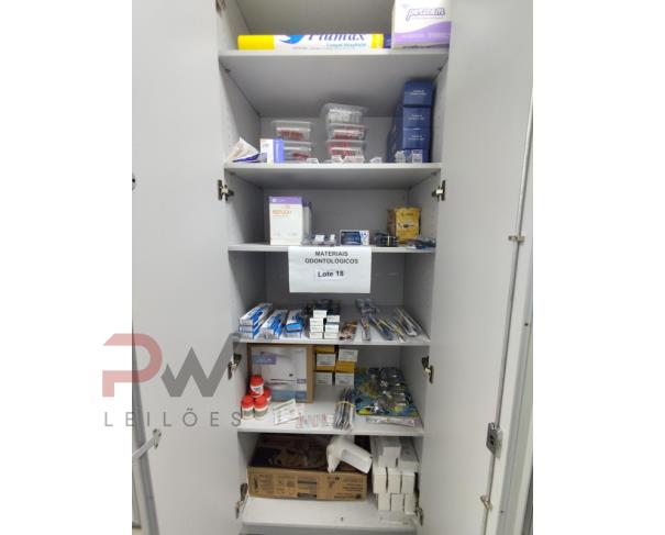 Lote com Material Odontológico em João Monlevade