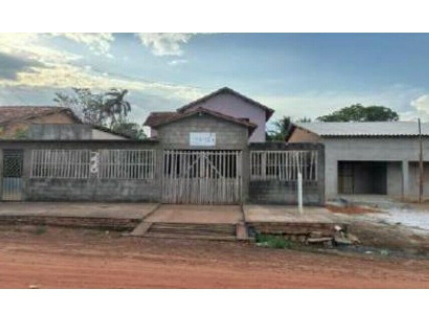 Casa ocupada com 219,67m² construídos