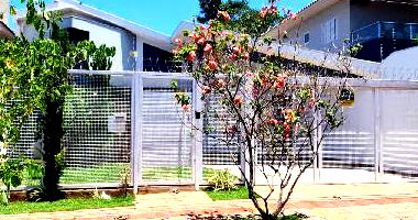 Casa com 3 quartos, 2 banheiros e 2 vagas em Campo Grande