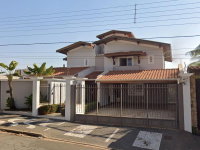 Casa com 4 suítes, 2 banheiros e 336,59 m² de área construída