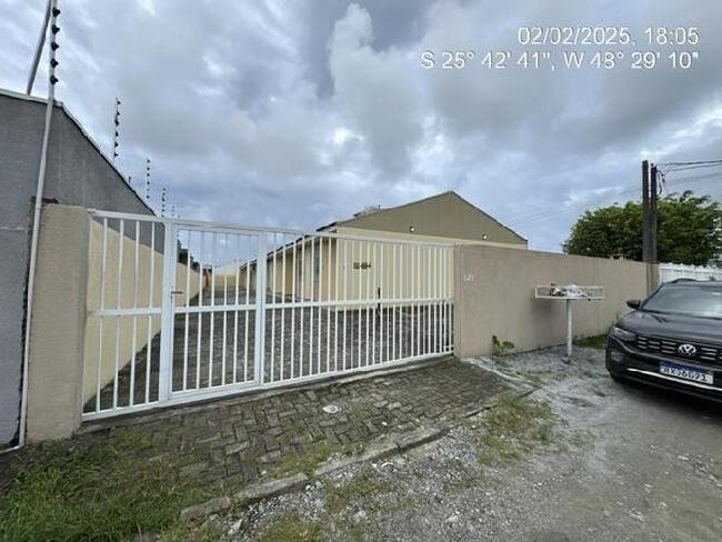 Casa com 3 quartos, 2 banheiros, vaga de garagem e 58,57m² privativos