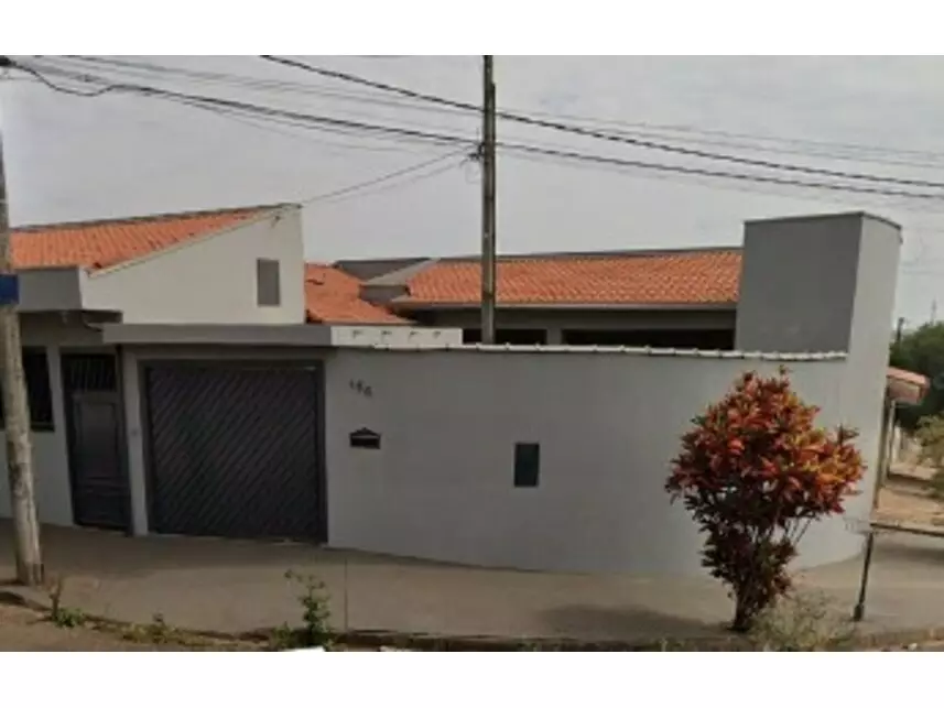 Casa em leilão com 4 quartos e 2 banheiros