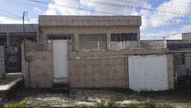 Casa com 3 quartos, 2 banheiros e 1 vaga de garagem