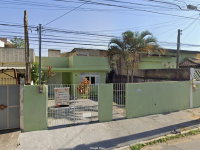 Casa com 183,88 m² de terreno em leilão