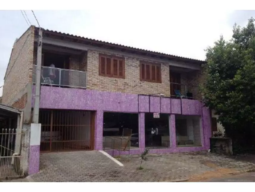 Imóvel Misto com 245m² Construídos, Desocupado