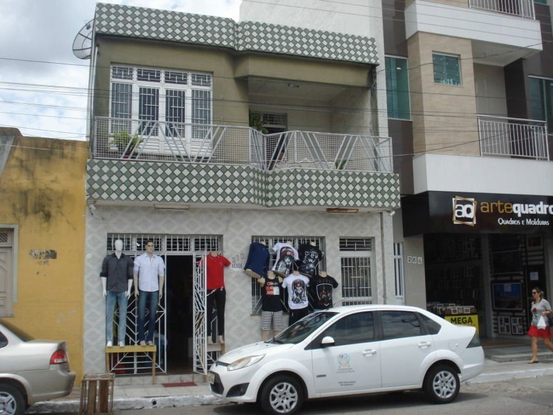 Imóvel Residencial com 5 Quartos e Varanda em Itabaiana/SE