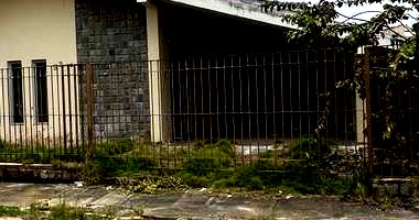 Imóvel comercial abandonado no Centro de Simão Dias/SE