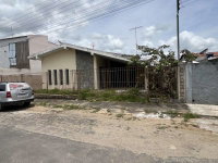 Imóvel comercial abandonado no Centro de Simão Dias/SE