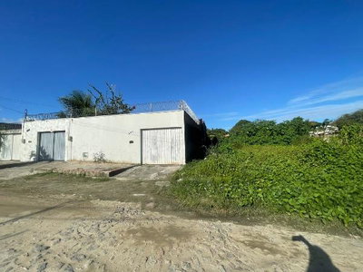 Casa com 2 quartos, 2 banheiros e 70 m²