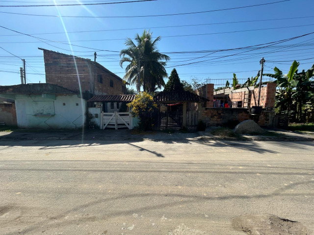 3 Casas Residenciais em Terreno de 1.000 m²