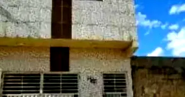 Casa em leilão com 176m² construída e 63m² de terreno