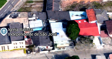 Espaçoso Terreno de 360m² com Pequena Casa em Área Residencial