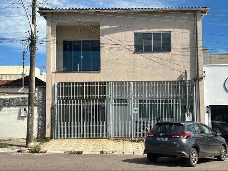 Casa com 338 m², 3 quartos, 2 banheiros, ocupada