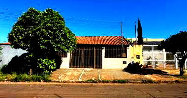 Casa Ocupada com 184m² de Área Construída