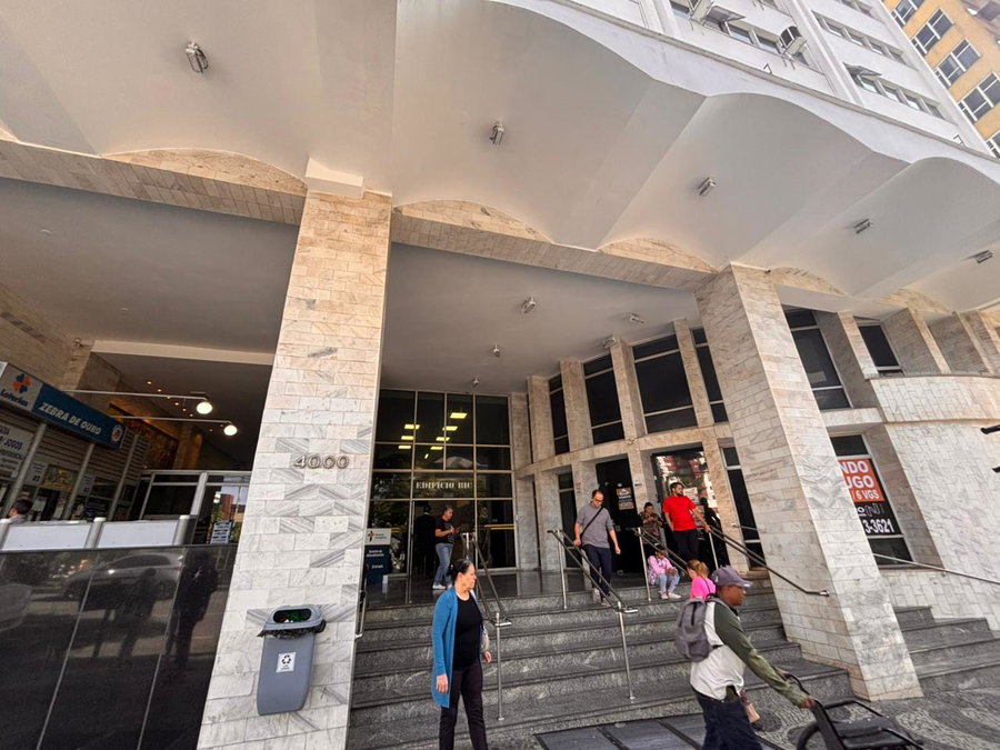 Loja comercial 3 andares 6 vagas 882m² Afonso Pena BH