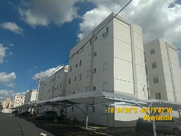 Apartamento com 2 quartos, 1 banheiro, sala, cozinha e 1 vaga