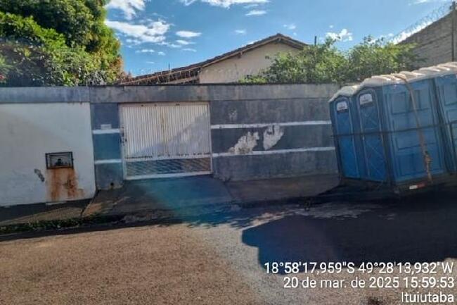 Casa com 2 quartos, 2 banheiros, vaga de garagem e 60,2m² privativos