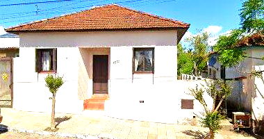 Casa aconchegante com 3 quartos, 1 banheiro e 166.57 m² construída, ocupada