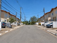 Casa em Condomínio com 2 vagas em Cotia - SP