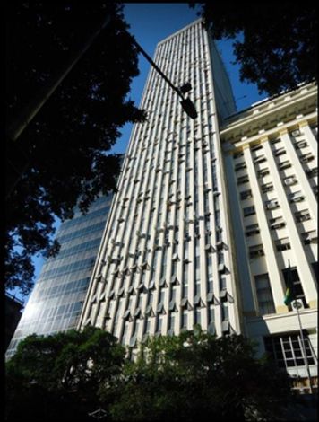 Sala Comercial 30m² com Banheiro, Desocupada, Edifício Bokel