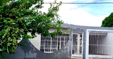 Casa padrão com 3 quartos, 2 banheiros e 1 vaga em Campo Grande