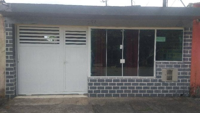 Casa padrão com 1 quarto, 1 banheiro e 1 vaga, ocupada