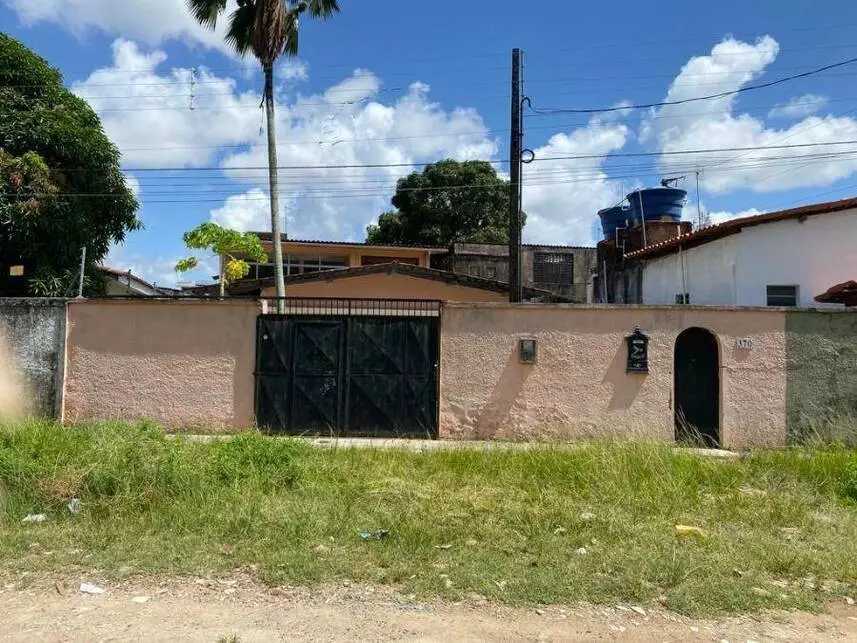 Casa Ocupada em Leilão com 3 Quartos e 2 Banheiros