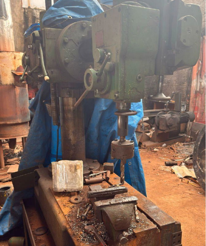 Máquina Furadeira Radial Land em Regular Funcionamento
