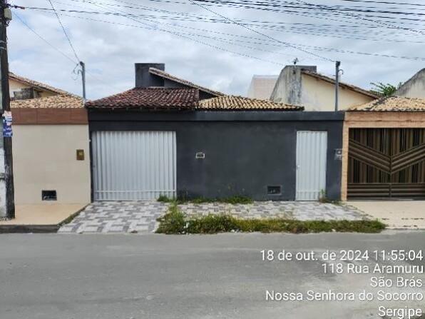Casa com 3 quartos, 2 banheiros, 62m² área privativa, varanda e área de serviço