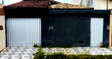 Casa com 3 quartos, 2 banheiros, 62m² área privativa, varanda e área de serviço